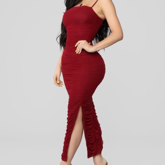 Burgundy Ruched Midi Dress with slits - Picture 3 of 9